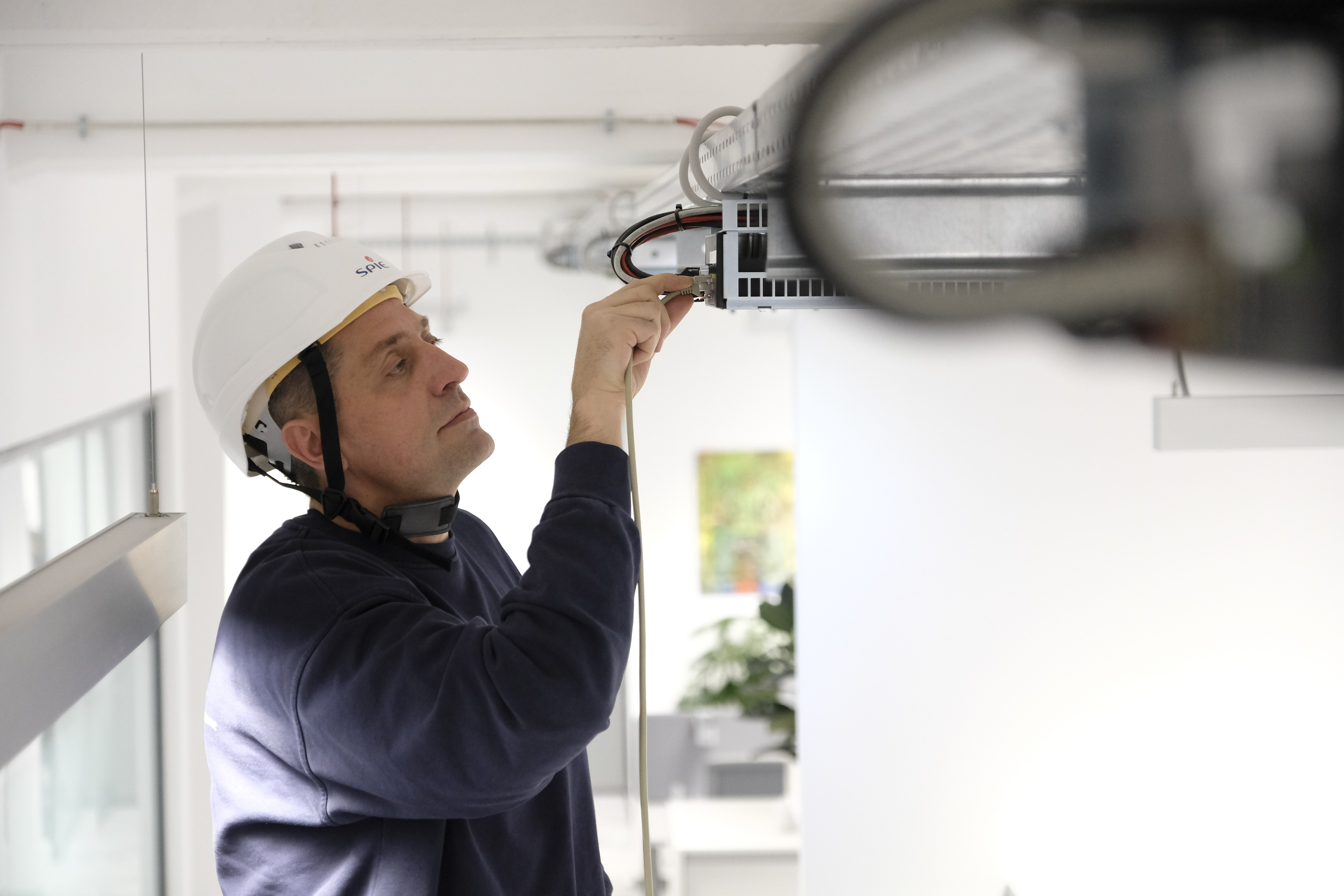 Przeglądy okresowe i konserwacja instalacji elektrycznych