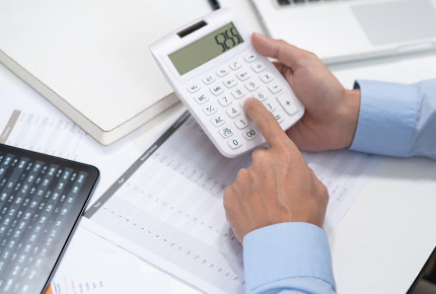 Sposoby na tanie i szybkie oszczędności w firmie od poprawy izolacji po strażników mocy